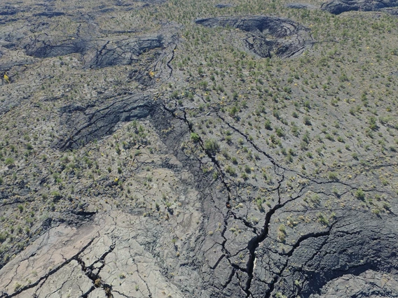 Fractured margins of the McCartys lava flow field in New Mexico. (Photo: C. Hamilton)
