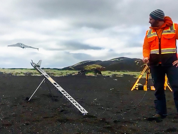 Christopher Hamilton launches a drone during flight tests in the Holuhraun, Iceland lava flow field. RAVEN builds upon recent developments in drone technology – such as NASA’s Ingenuity Mars Helicopter, accompanying the Mars 2020 rover “Perseverance.”